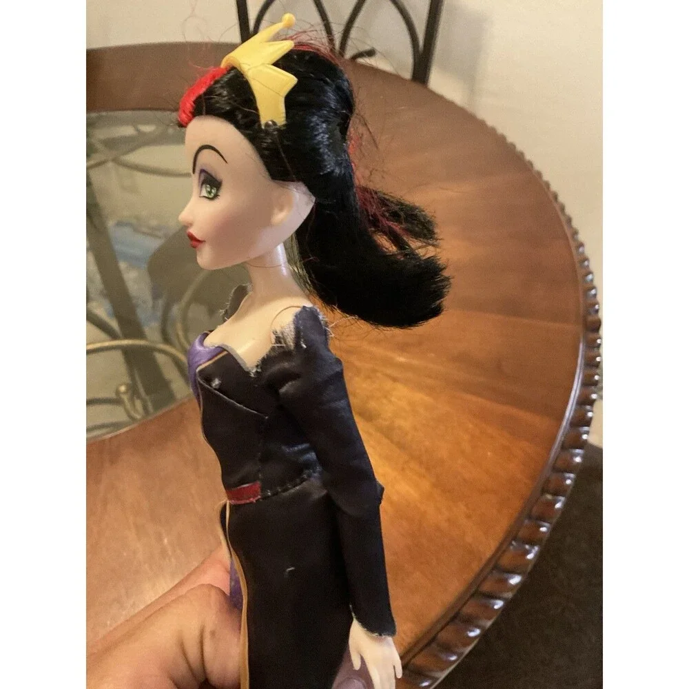 Disney Villains Snow White's Evil Queen 11